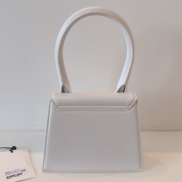 Authentic JACQUEMUS White 'Le Chiquito' medium - Picture 4 of 11